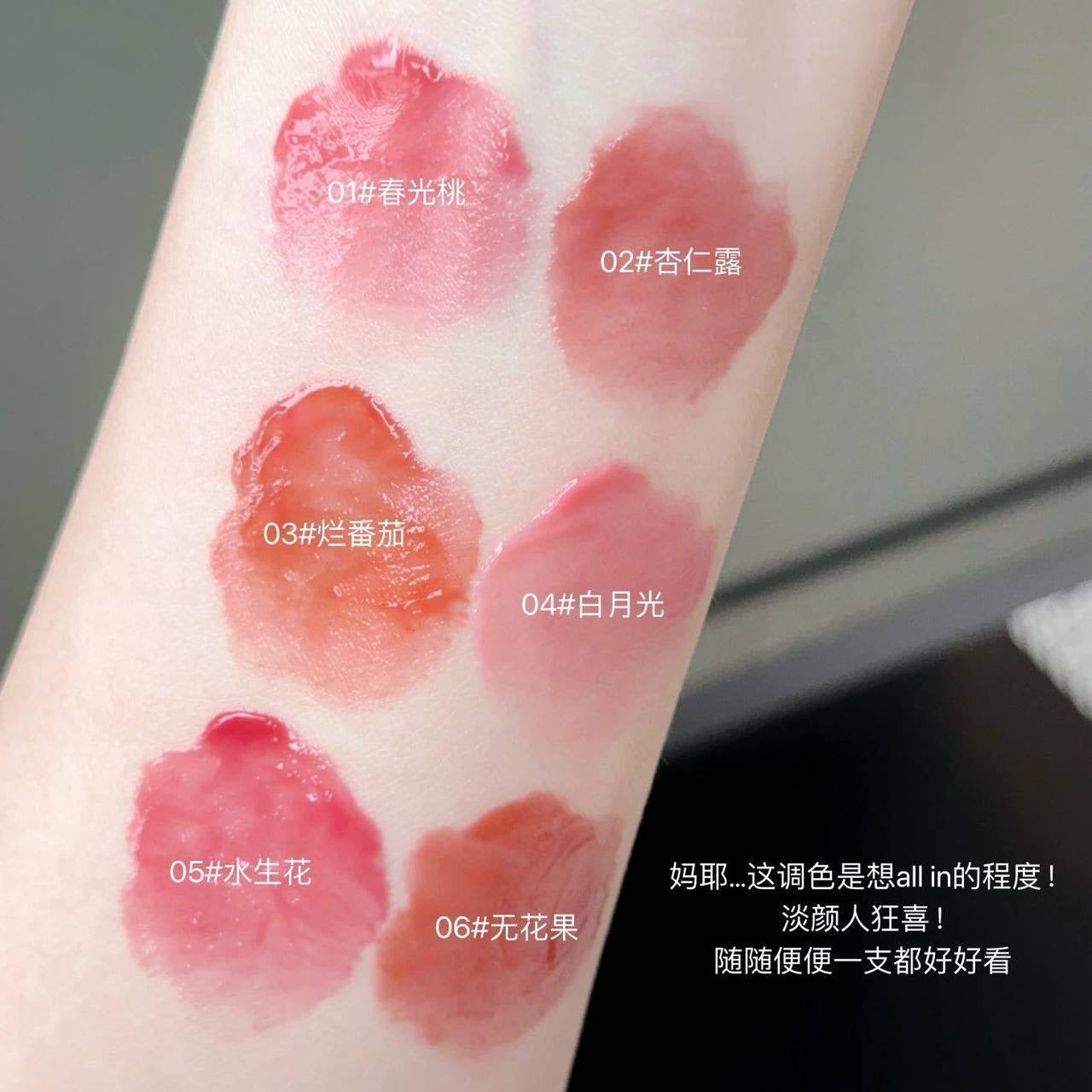 A Kakashow gloss with silicon applicator + brush stick ( 2 applicator )