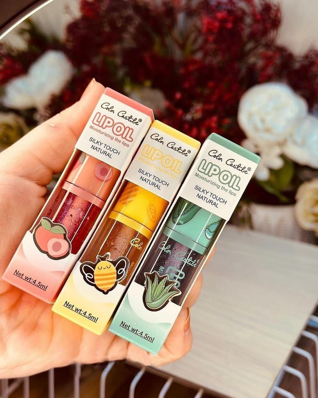 Non-sticky lip oil for everyday use