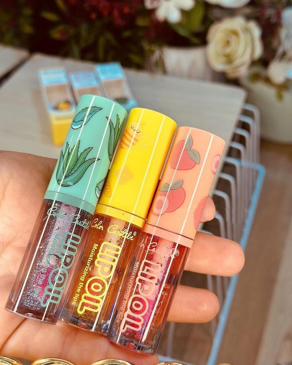 Non-sticky lip oil for everyday use