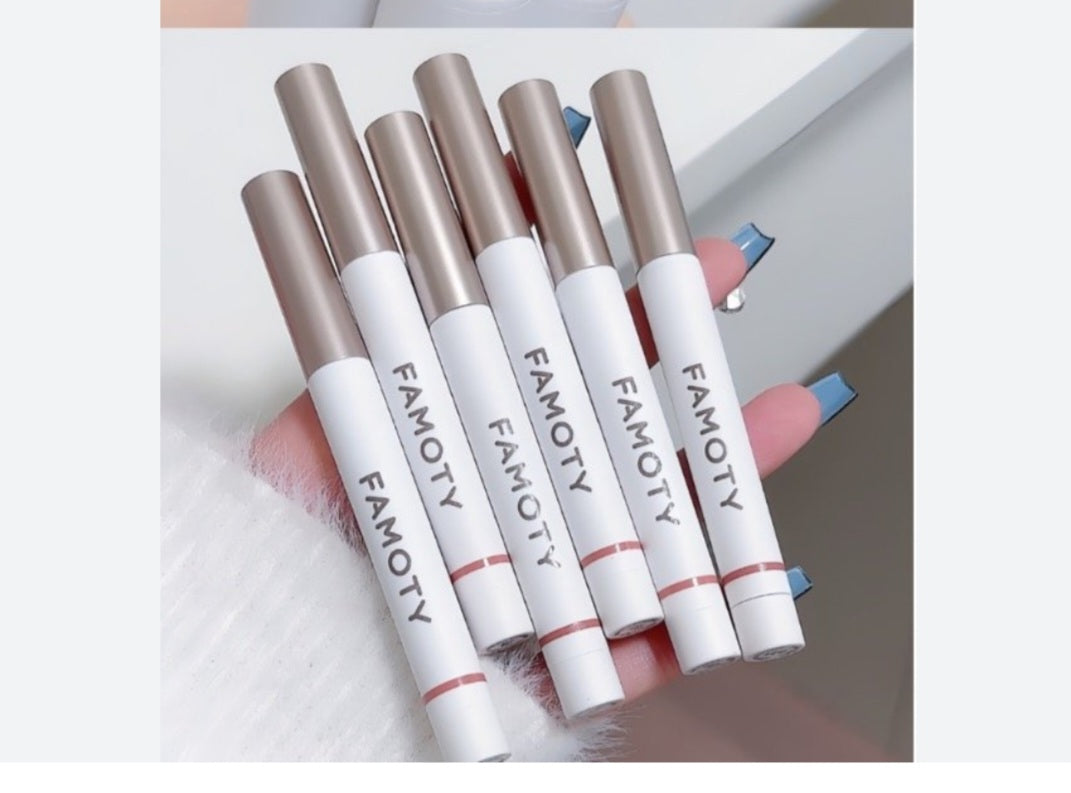FAMOTY LIPSTICK & LIP LINER 2 IN ONE