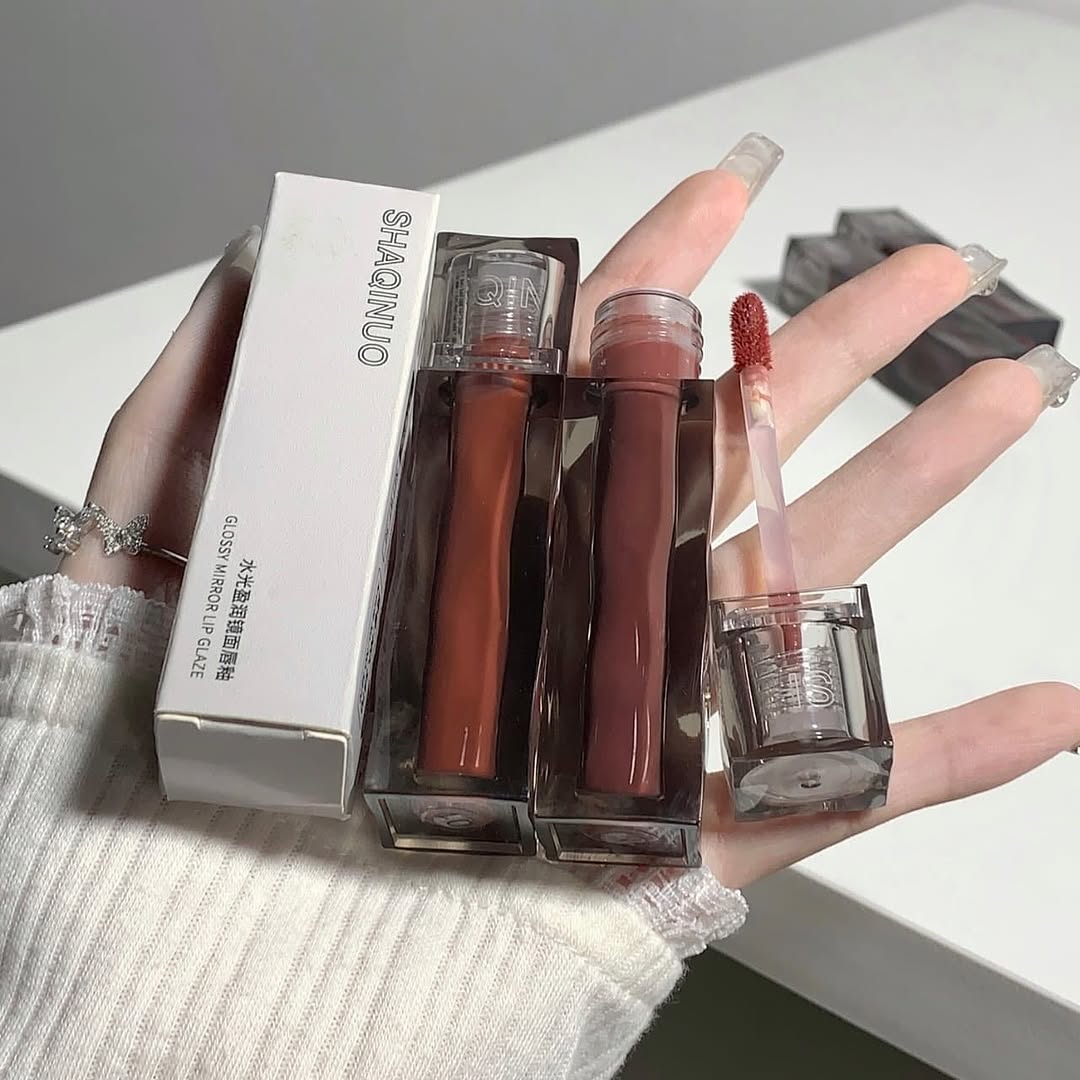 Shaquino tinted lipgloss