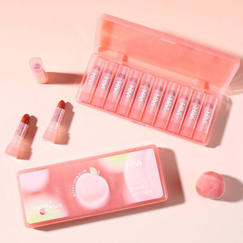 A Hivi lipmud lipstick