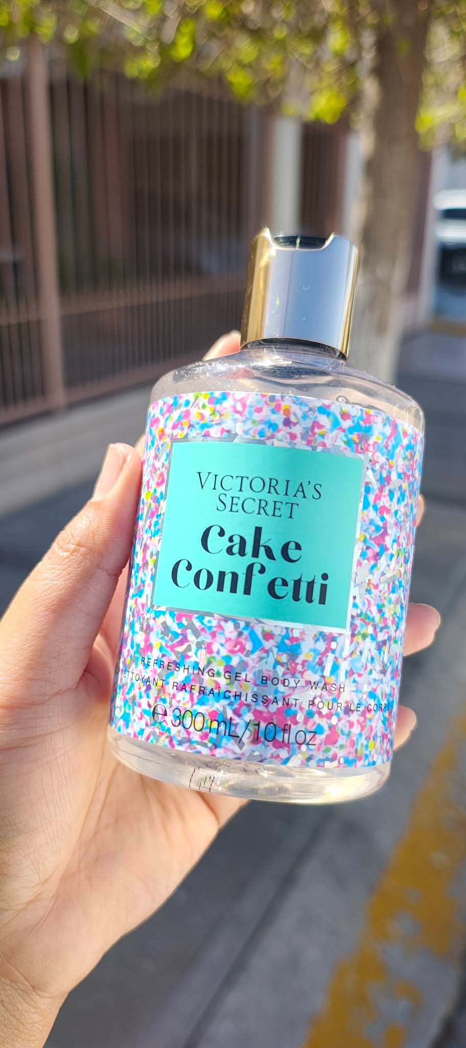Victoria's Secret Refreshing Cake Confetti gel body wash 300 ml