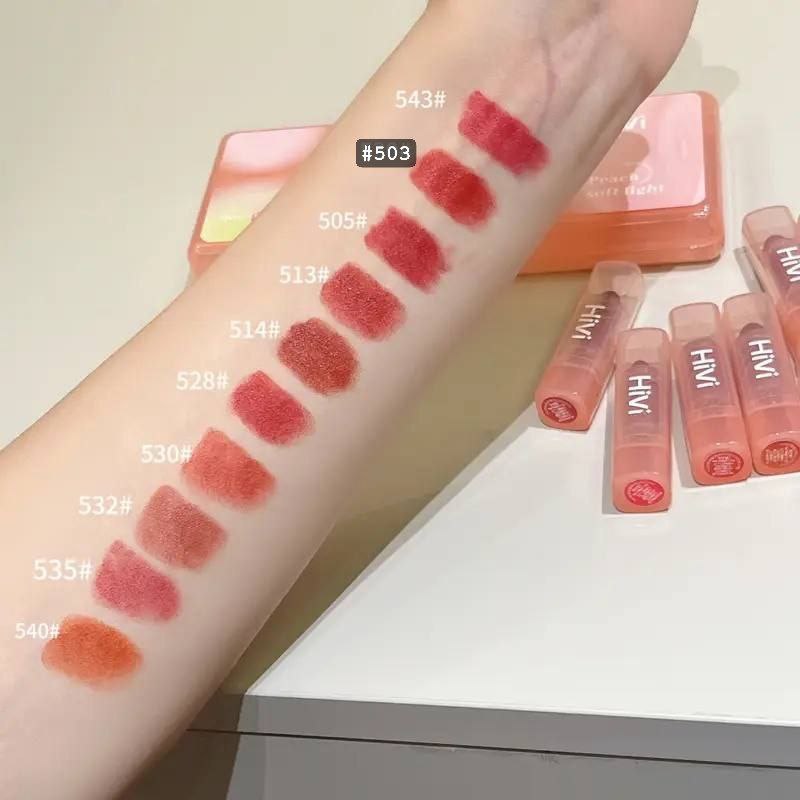 A Hivi lipmud lipstick