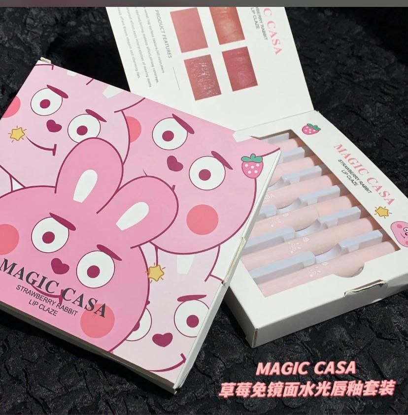 A aMagic casa strawberry rabbit tinted lipglazeš