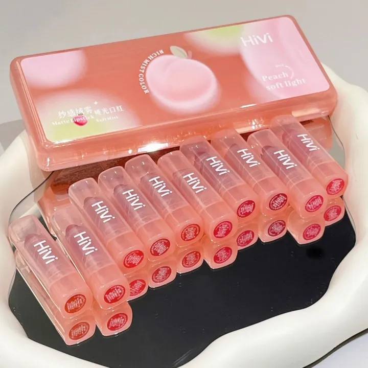 A Hivi lipmud lipstick
