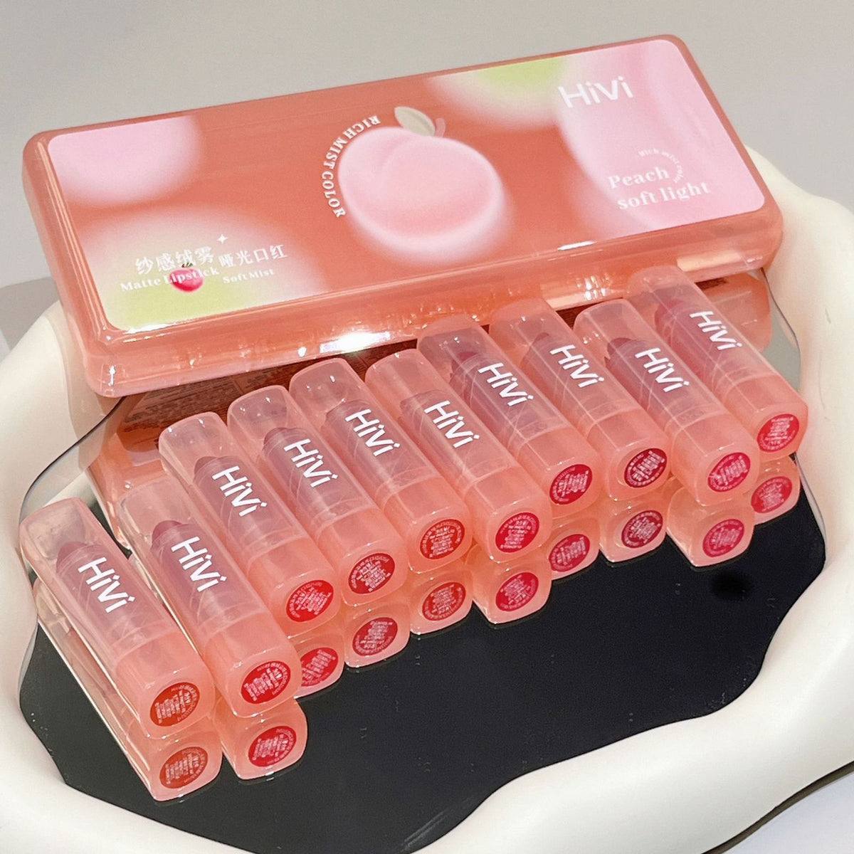 A Hivi lipmud lipstick