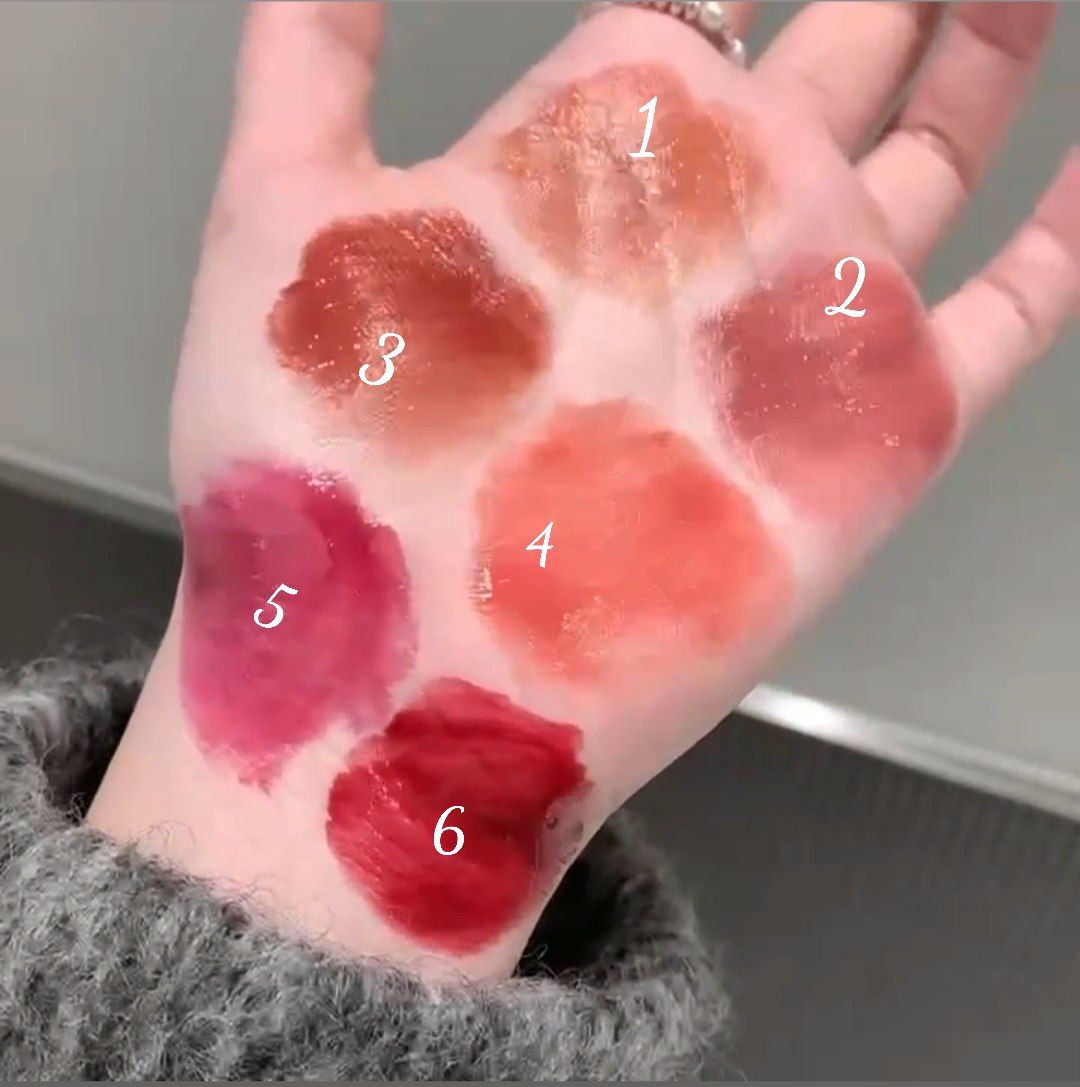 A aGEGE BEAR HEART SHAPED LIPSTICK / LIPGLOSS