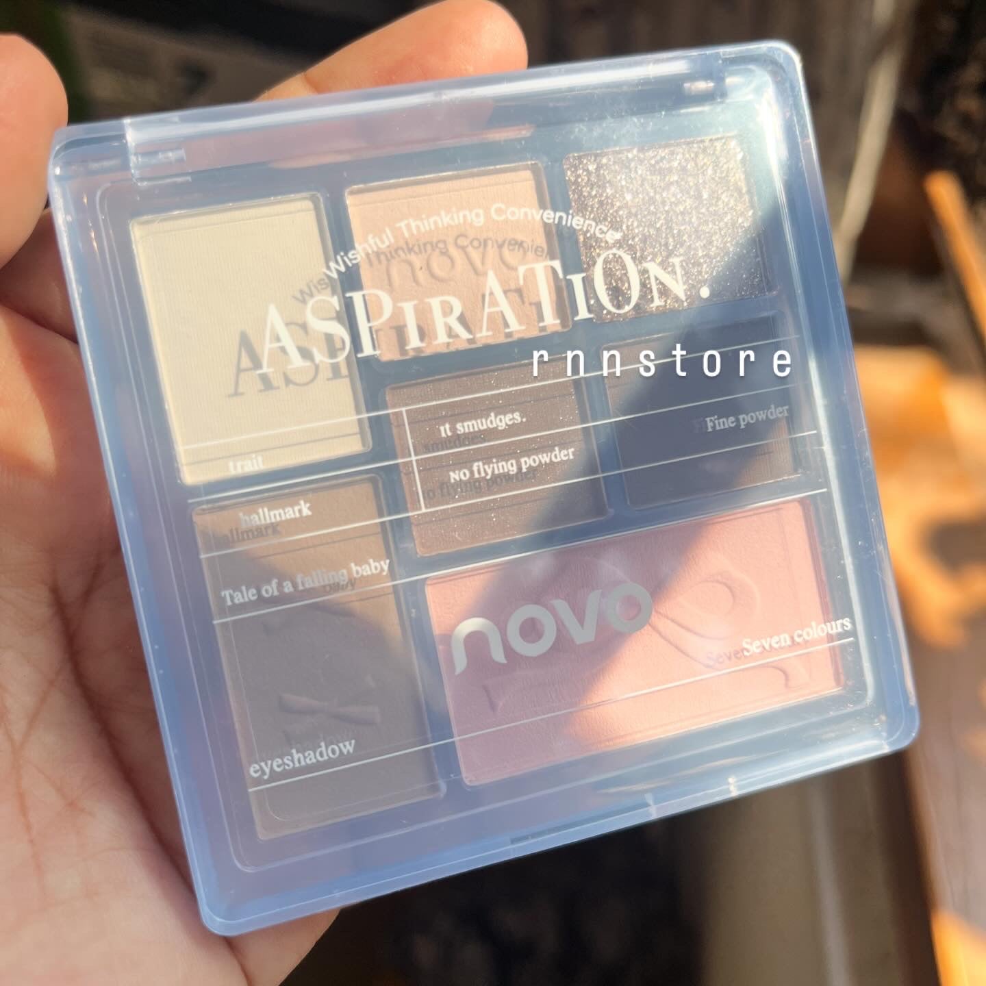 A Novo 4in1 make up set
Eyeshadow+eyeliner+eyeborwliner+lipstick ✅🎀