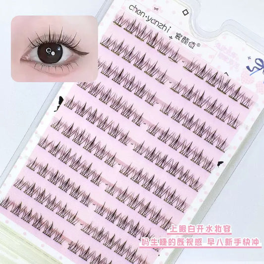 A glue free cat lashes