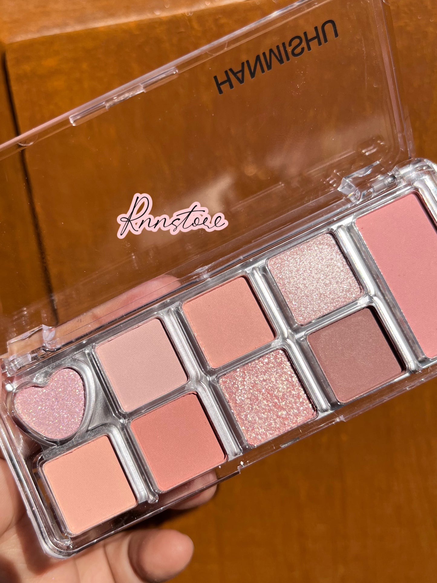 A Hamishu love eyeshadow 🌷

Shade 1/2 available