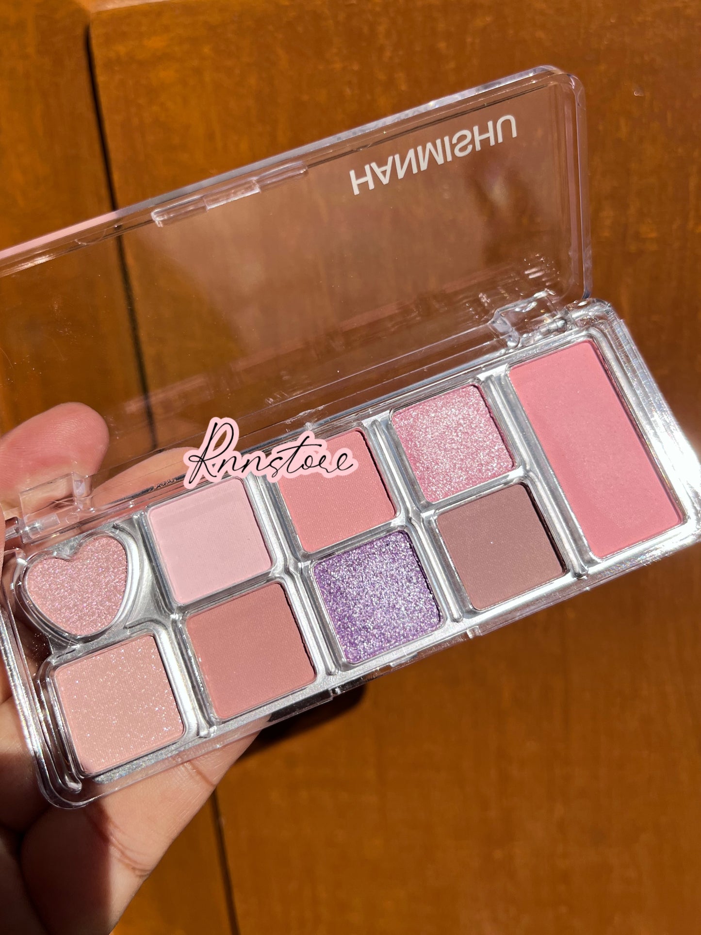 A Hamishu love eyeshadow 🌷

Shade 1/2 available