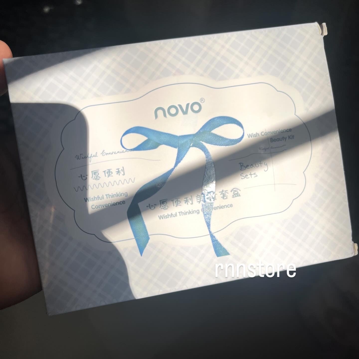 A Novo 4in1 make up set
Eyeshadow+eyeliner+eyeborwliner+lipstick ✅🎀