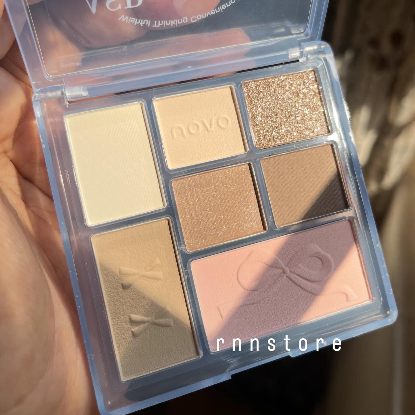 A Novo 4in1 make up set
Eyeshadow+eyeliner+eyeborwliner+lipstick ✅🎀