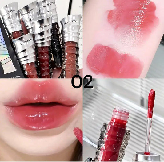 A Shanquino fashion shell lip glaze