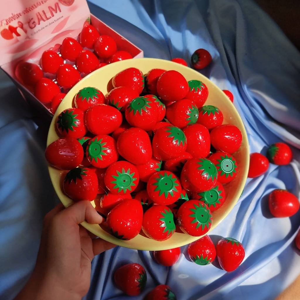 Strawberry tinted lipbalm 6 pcs